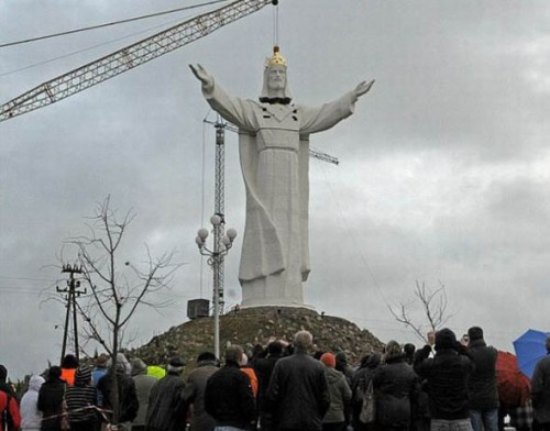Construction-Statue-Jesus.jpg